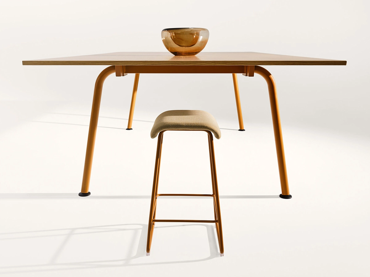EFG Sela stool Continue table designed by Berg Hindenes for better meetings with flexible Norwegian workplace design
