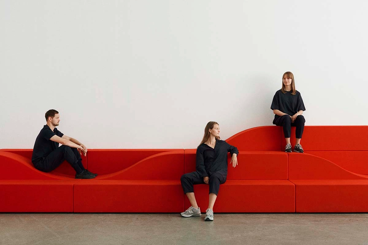 Snøhetta Summit seating system featuring cushioned hillside elevation creating intimate sharing spaces for people