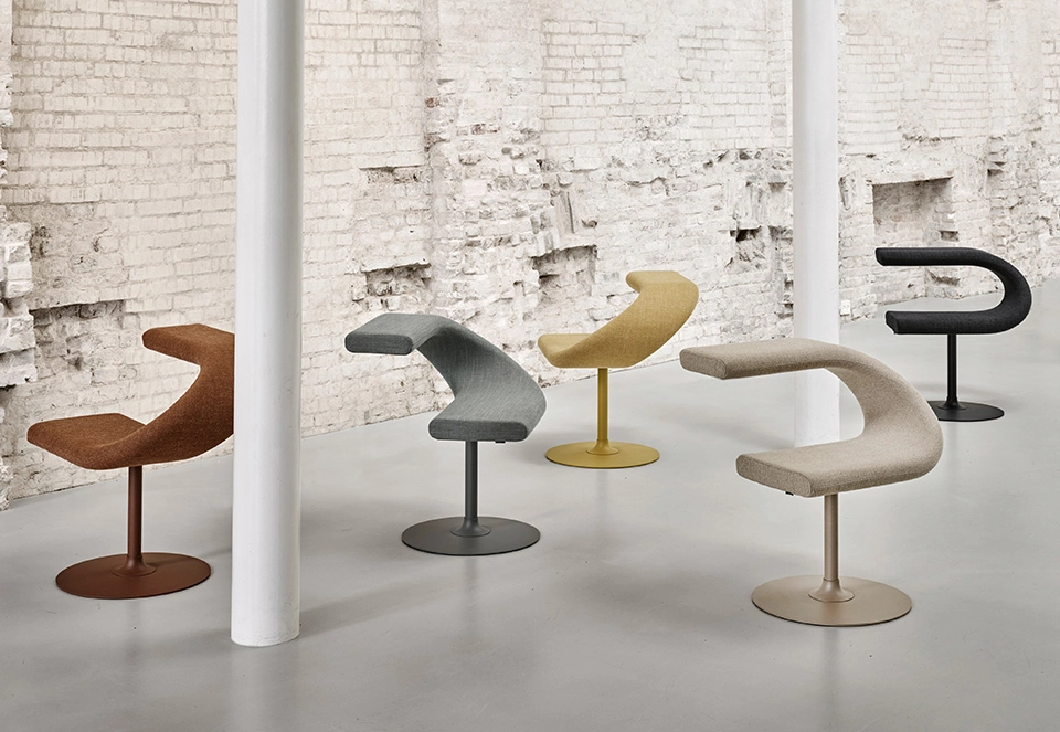 Innovation C multifunctional swivel chair by Fredrik Mattson monochrome anniversary edition Blå Station