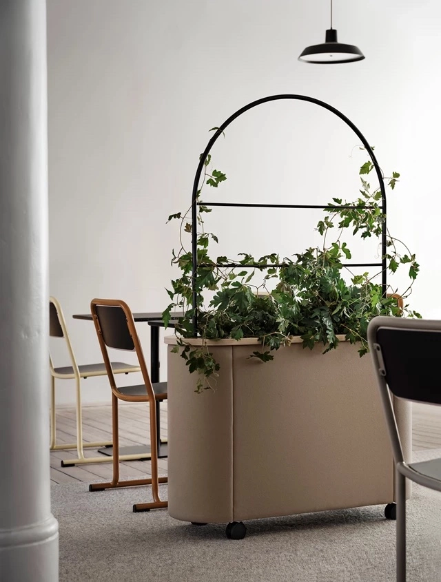 Hedge divider positioned to highlight its architectural presence and decorative quality characteristic of Kauppi & Kauppi's approach