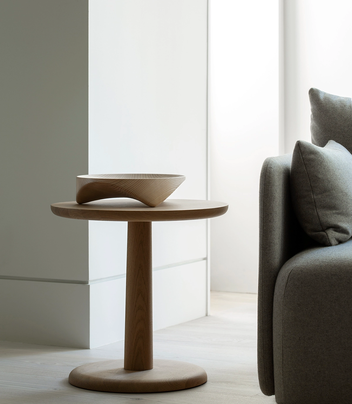 Elegant Mane (Moon) wooden bowl in solid wood by designers Torbjørn Anderssen and Espen Voll for Nedre Foss