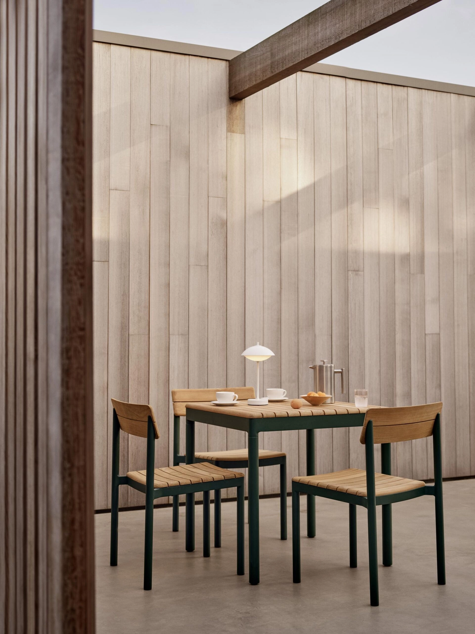 FH_Pelagus_Table_75x75_Chair_Hunter_Green_Clam_Portable_White