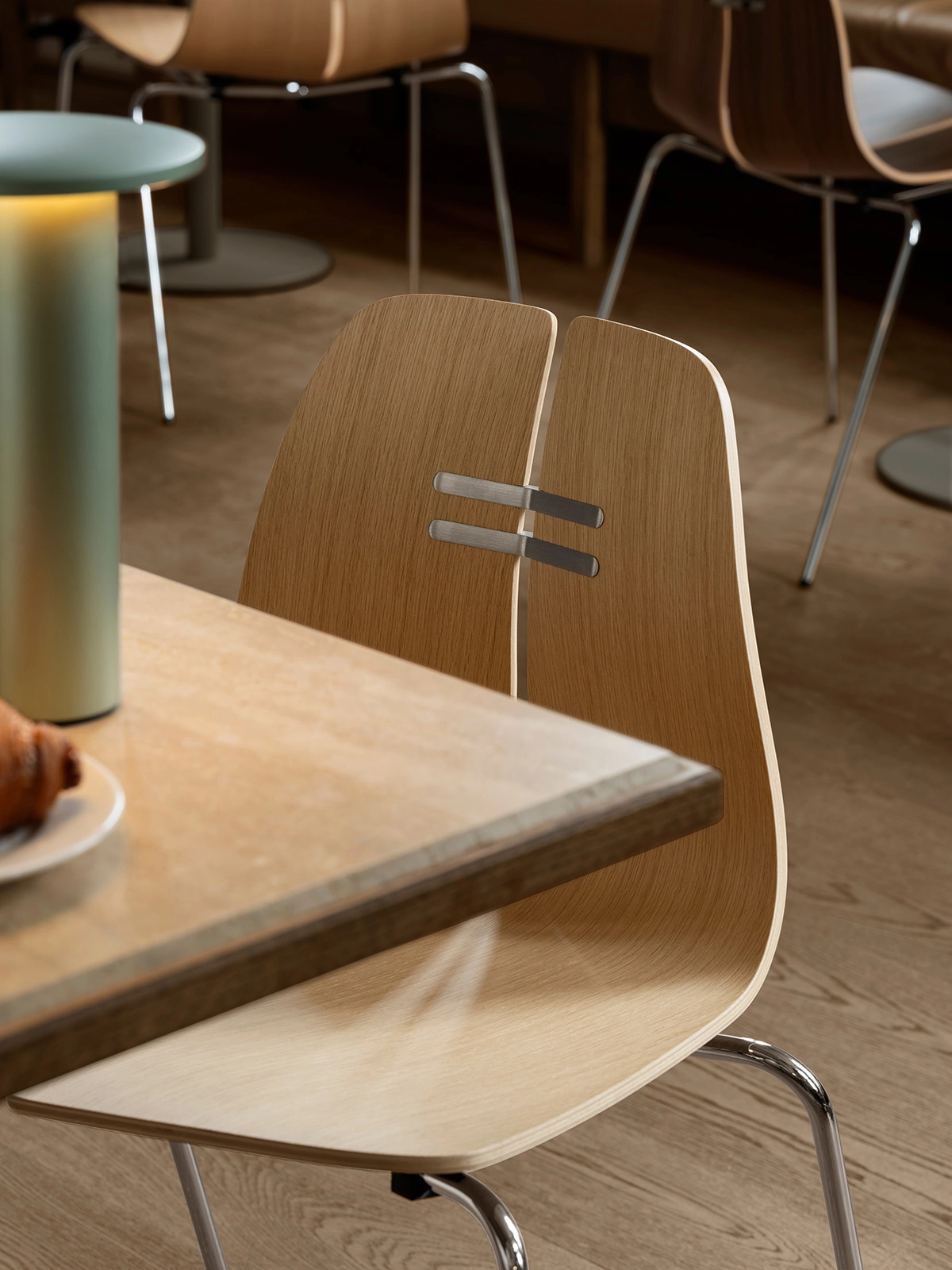 PK3 chair by Poul Kjærholm showing laminated wood veneer seat and steel tube frame construction for Fritz Hansen