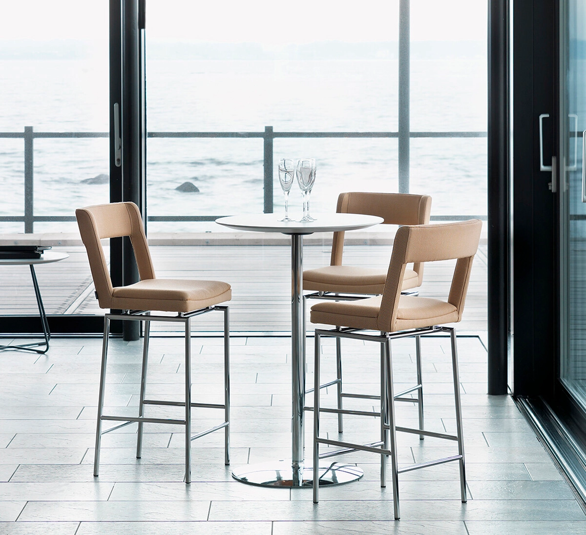 Jackie Bar Stool Mattias Ljunggren Johanson Design graphic silhouette maximum comfort ultra clean lines