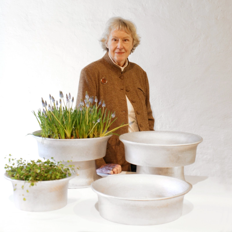 Form/Design Center Exhibition: Signe Persson-Melin and Byarums Bruk Collaboration Form/Design Center, Lilla Torg, Malmö presents the collaboration between Signe Persson-Melin and Byarums Bruk in an exhibition running April 2 – May 13, 2009. Birgitta Ramdell presents the exhibition 